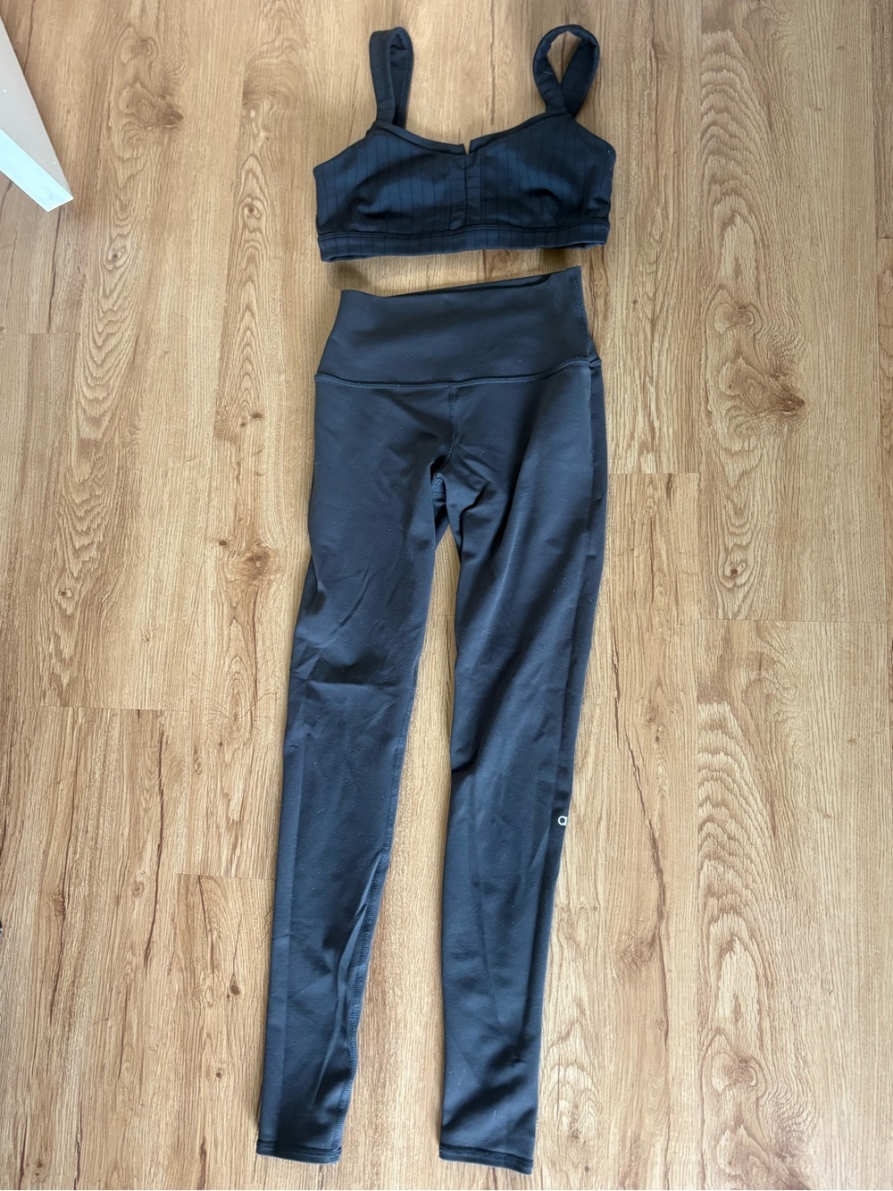 ALO Leggings & Sports Bra Set